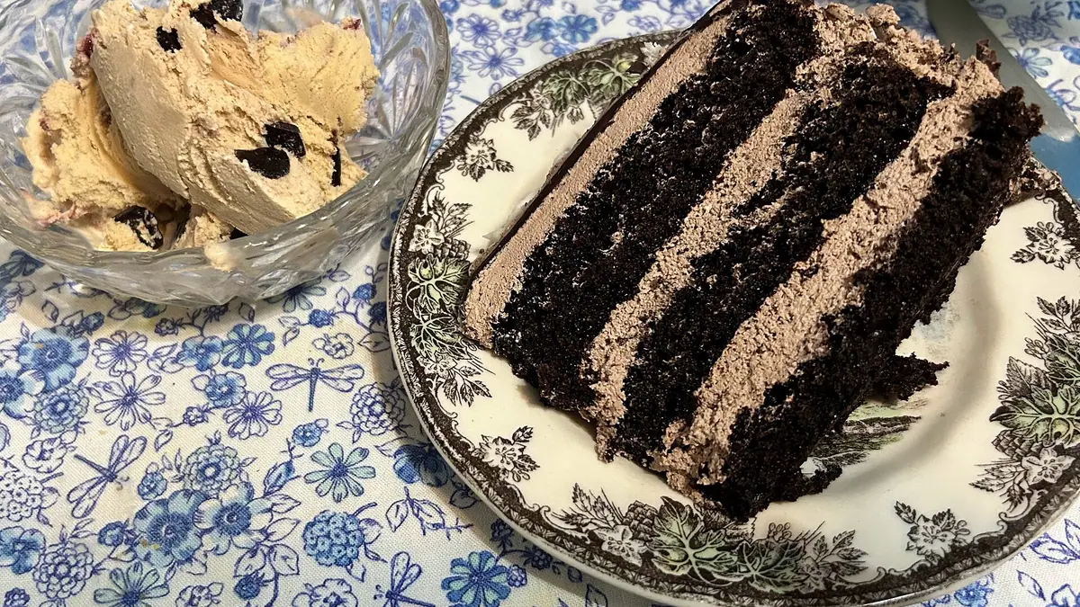 Cappuccino – cake shop in Bury Park, Luton